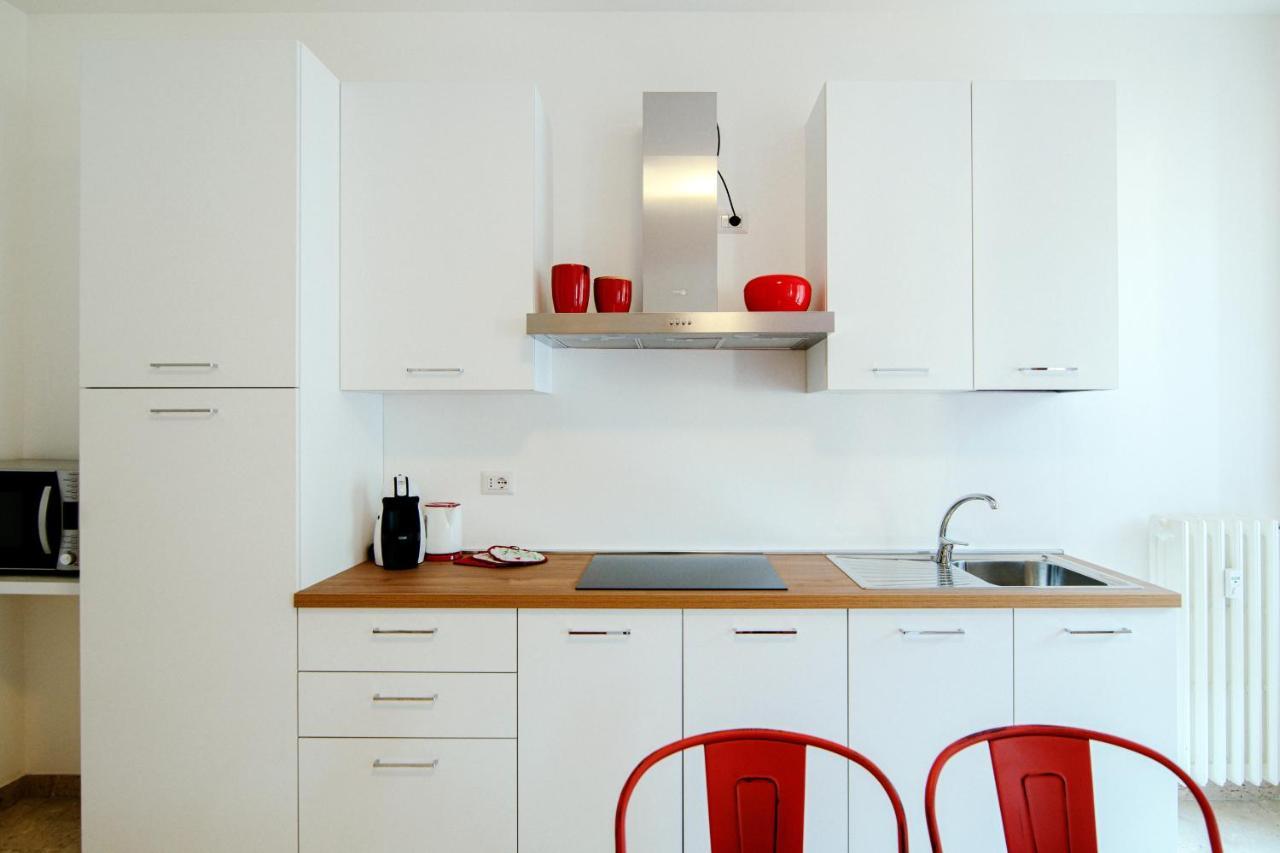 Dodo Red - The House Of Travelers Apartment Como Exterior photo