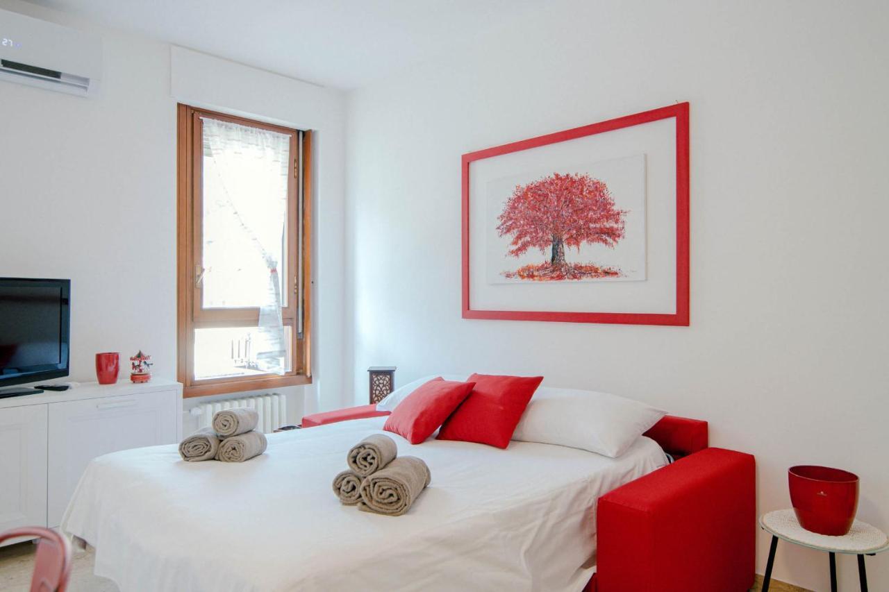 Dodo Red - The House Of Travelers Apartment Como Exterior photo
