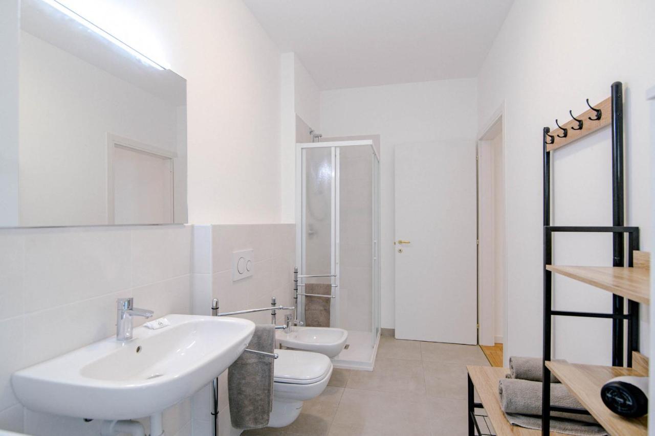 Dodo Red - The House Of Travelers Apartment Como Exterior photo